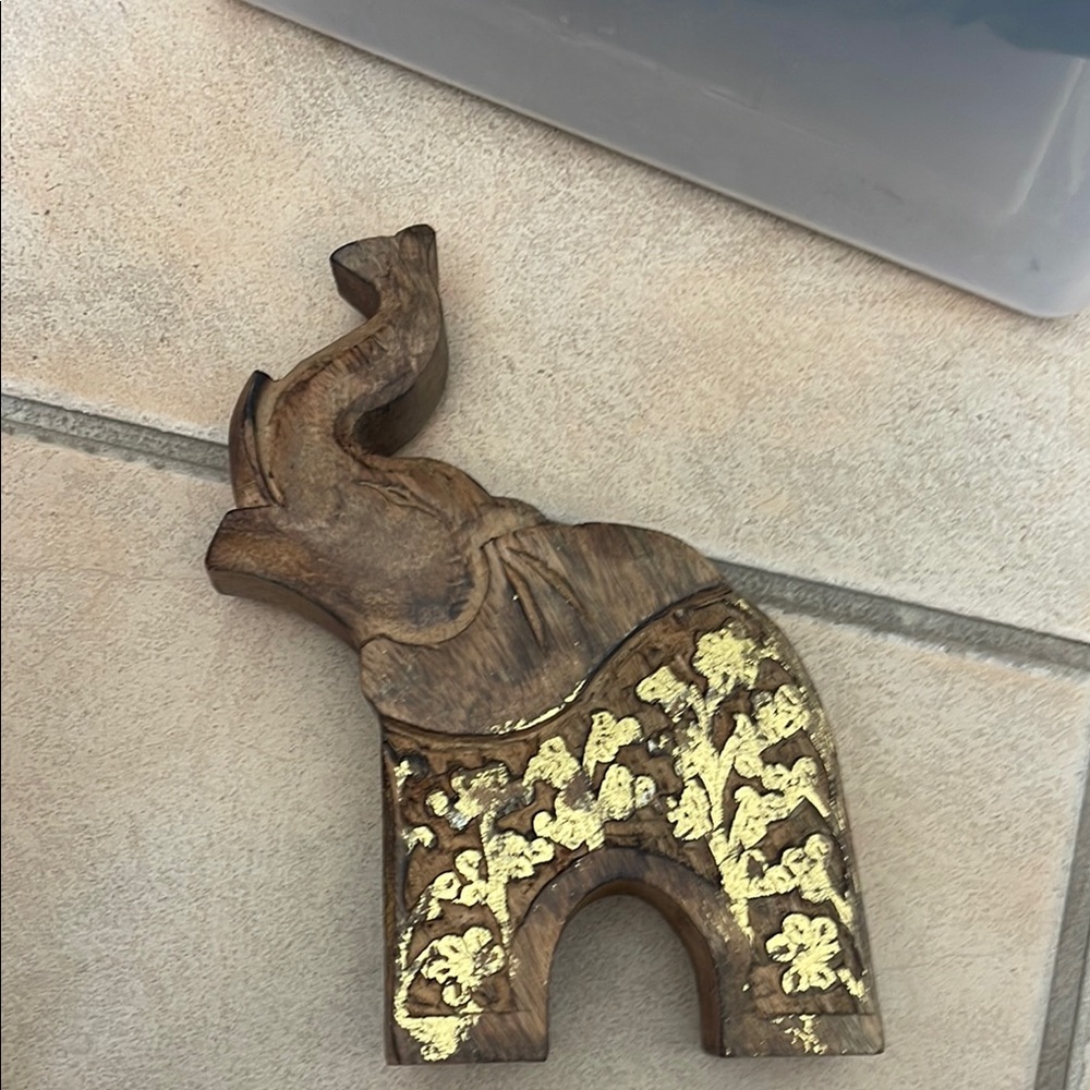 Wood elephant